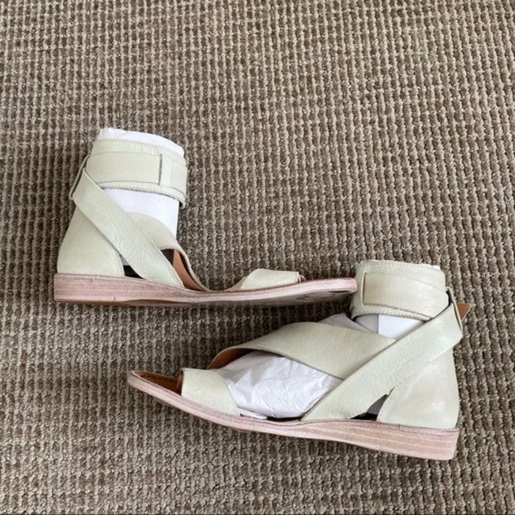 Free People Vale Boot Leather Asymmetrical Toe Loop Ankle Strap Sandals in Mint - Picture 4 of 6